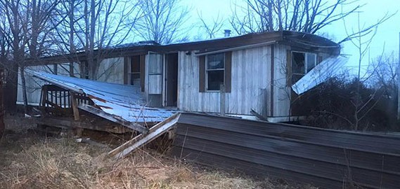 Photo of an old dilapidated mobile home